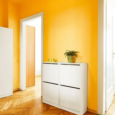 Yard Krowoderska Street كراكوفيا