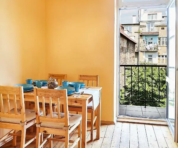 Yard Krowoderska Street شقة